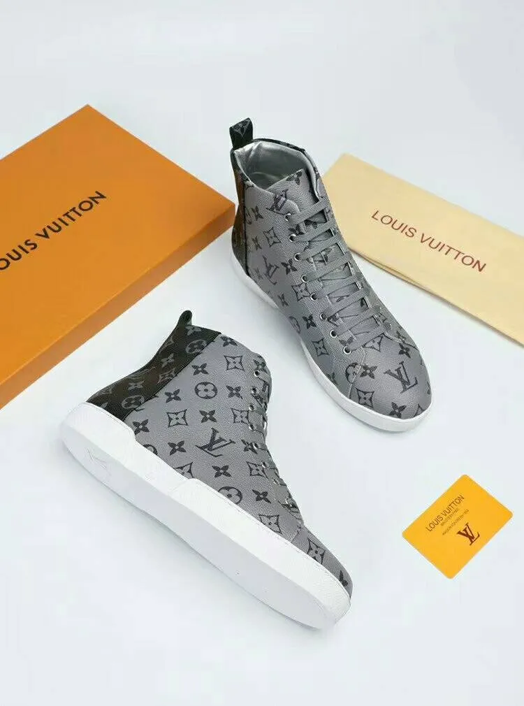 Factory price: 400💰【LV】Official website popular series 🇮🇹🇮🇹1:1 production, selected high-end imported imitation sheepskin lining sheepskin pads, matched with Louis Vuitton Monogram Ecli men's shoes 💰se canvas and pure white rubber soles, extremely simple design, perfect interpretation of the latest inspiration for shoes, classic and fashionable integration, 🔍🔍high quality, worthy of your possession. The bottom car thread will never be unglued. Sellers are welcome to sell as shown in the picture above. We can send one piece on behalf of you. Number of yards: 38-44 (45 yards can be customized)